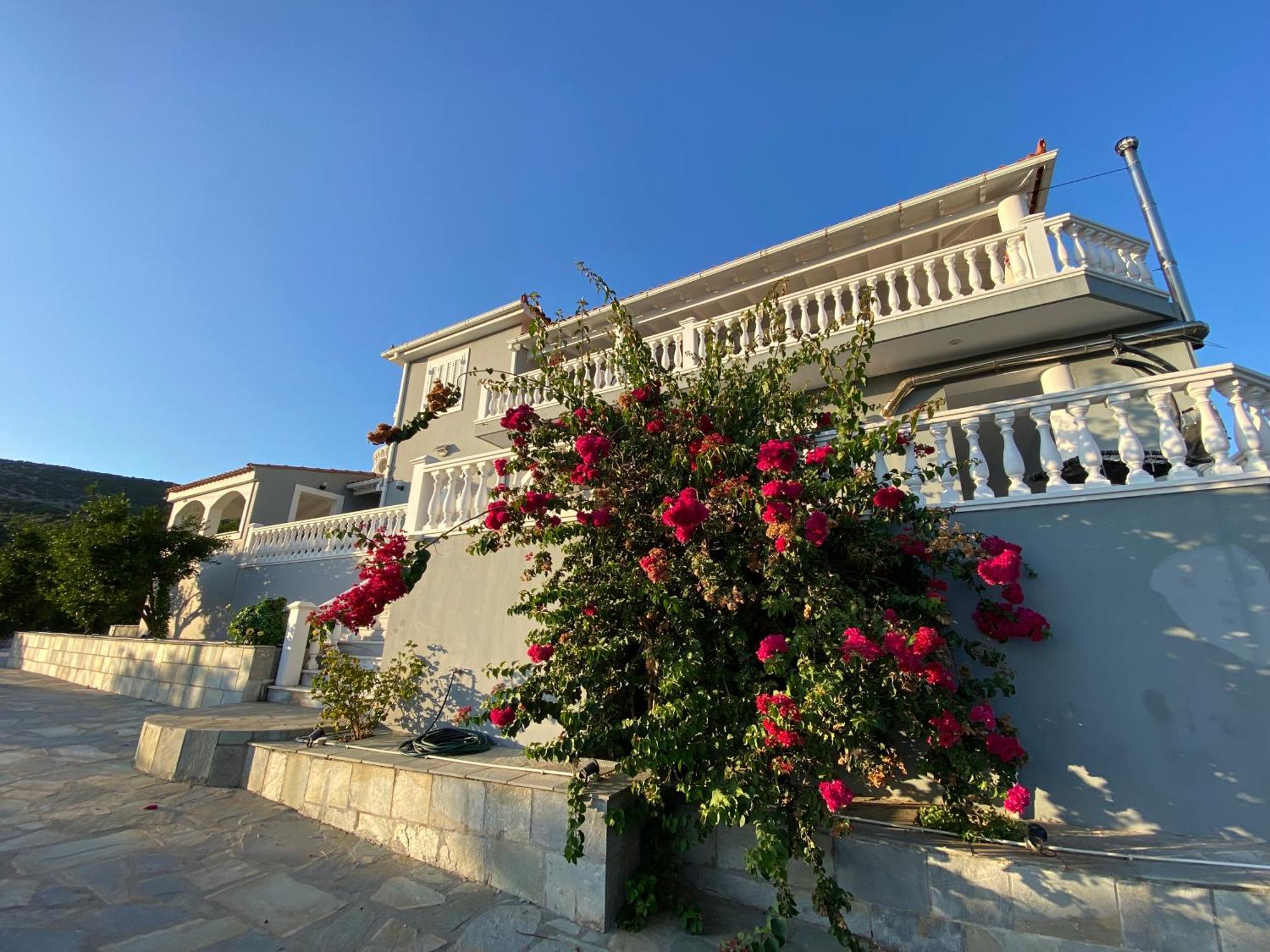 Villa Karras Питагорио Екстериор снимка